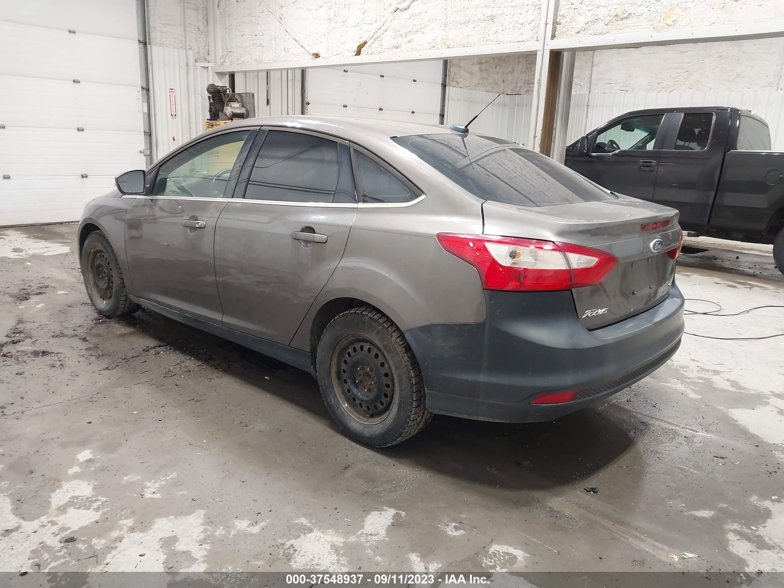 Photo 2 VIN: 1FAHP3H27CL222842 - FORD FOCUS 