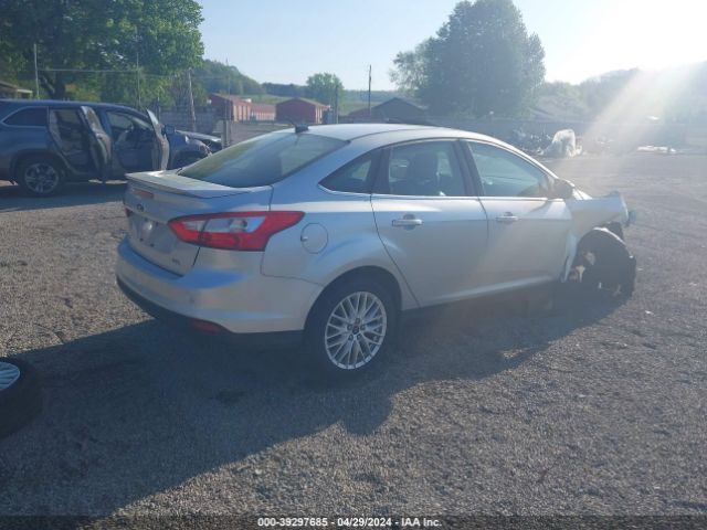 Photo 3 VIN: 1FAHP3H28CL226401 - FORD FOCUS 