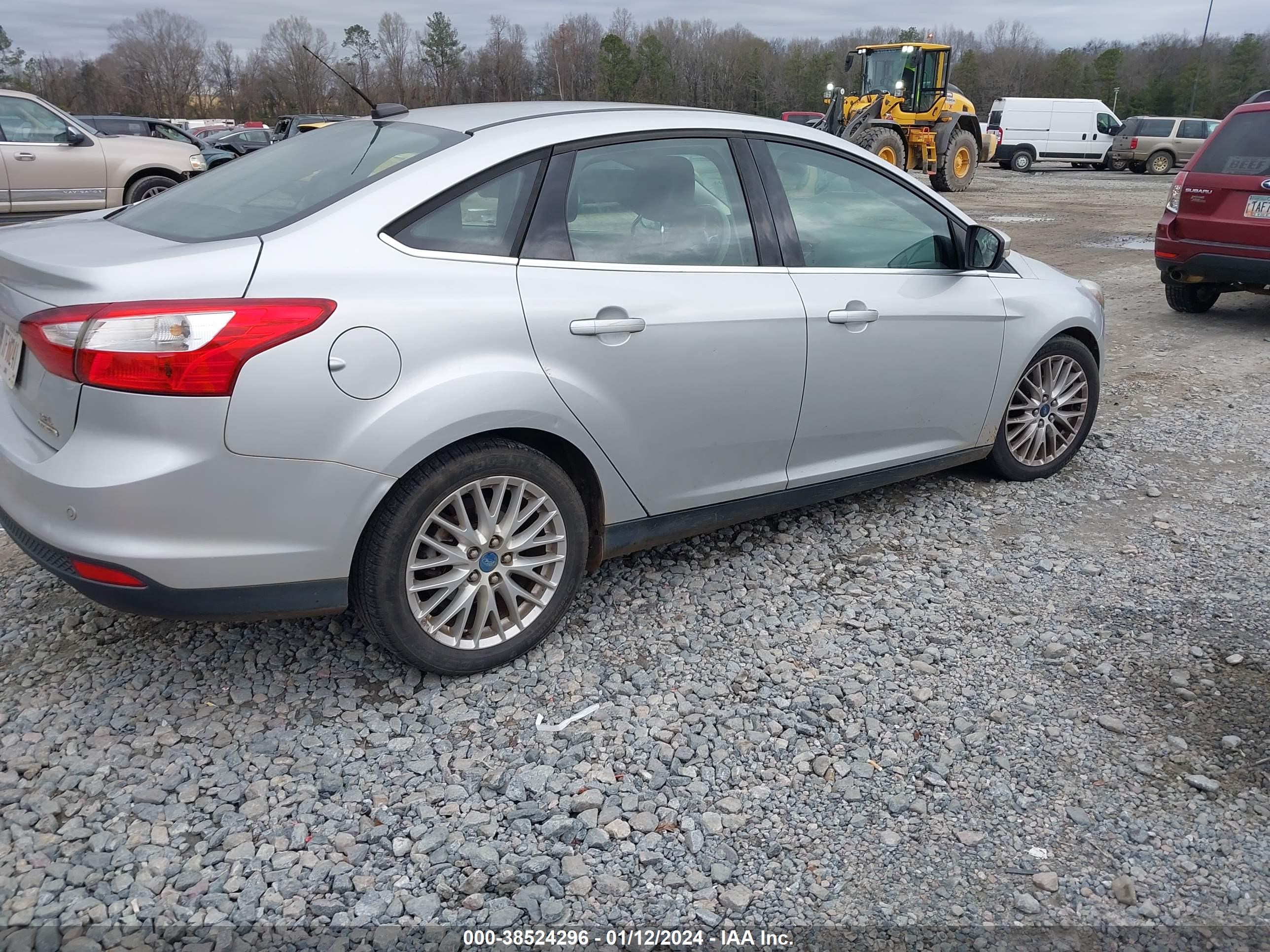 Photo 3 VIN: 1FAHP3H28CL384561 - FORD FOCUS 