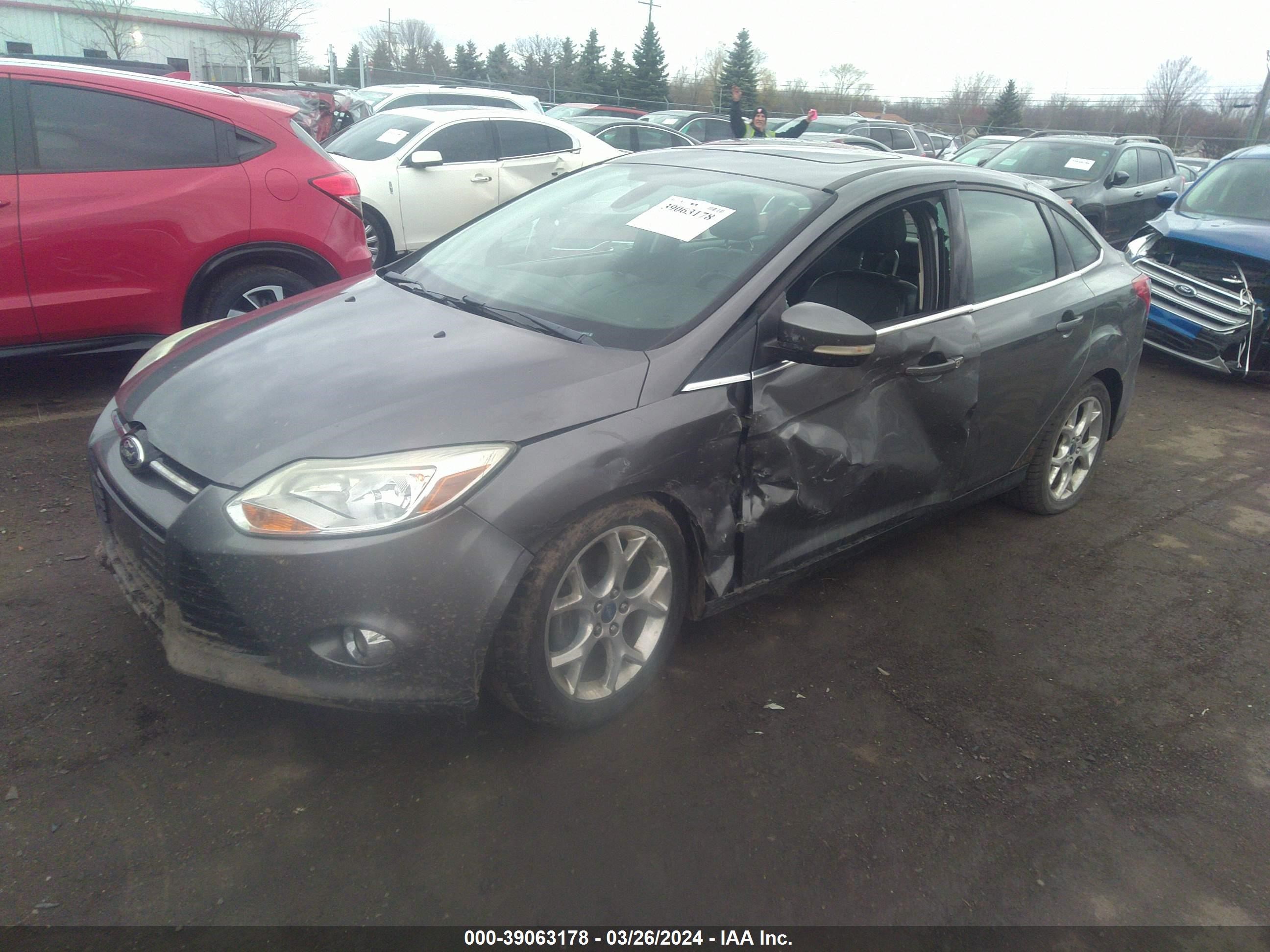 Photo 1 VIN: 1FAHP3H28CL385614 - FORD FOCUS 