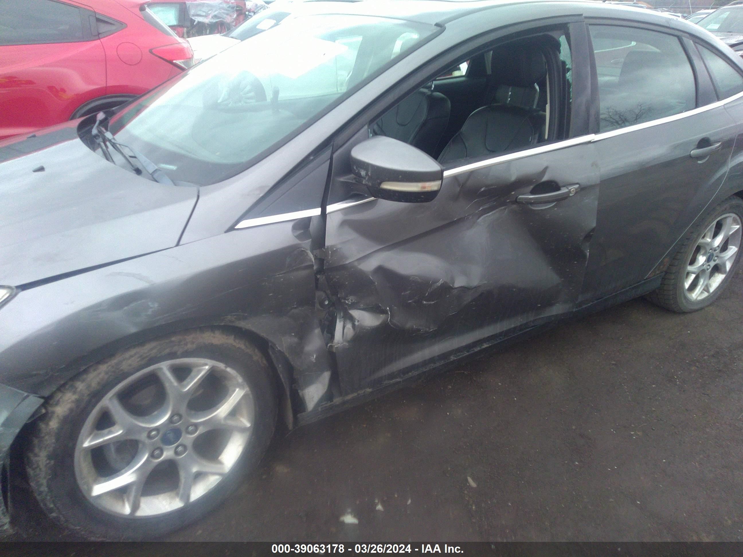 Photo 5 VIN: 1FAHP3H28CL385614 - FORD FOCUS 