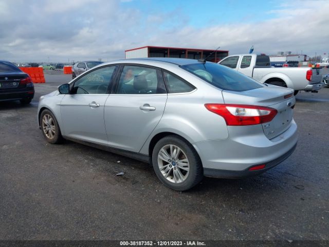 Photo 2 VIN: 1FAHP3H2XCL195944 - FORD FOCUS 