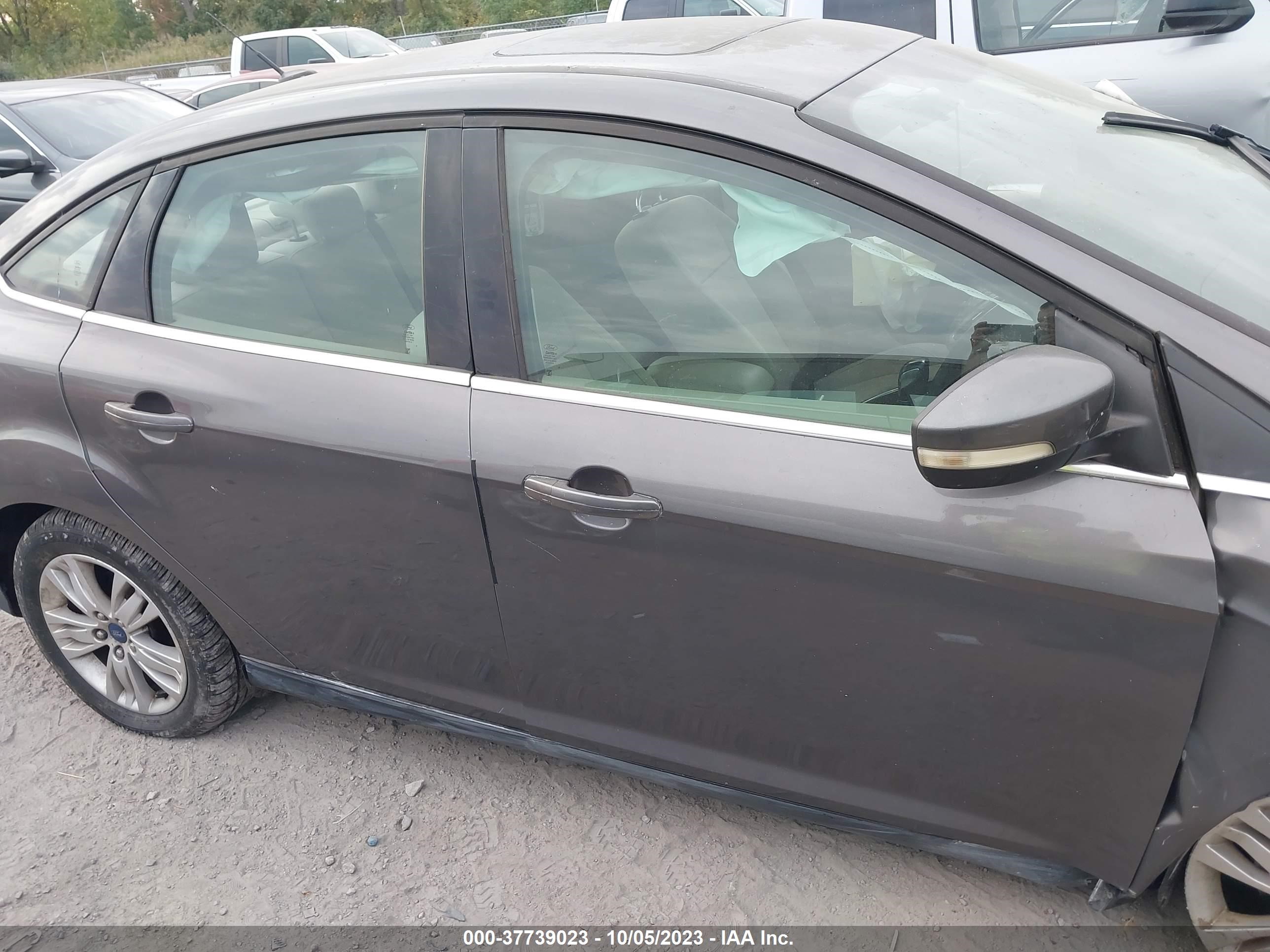 Photo 11 VIN: 1FAHP3H2XCL214394 - FORD FOCUS 