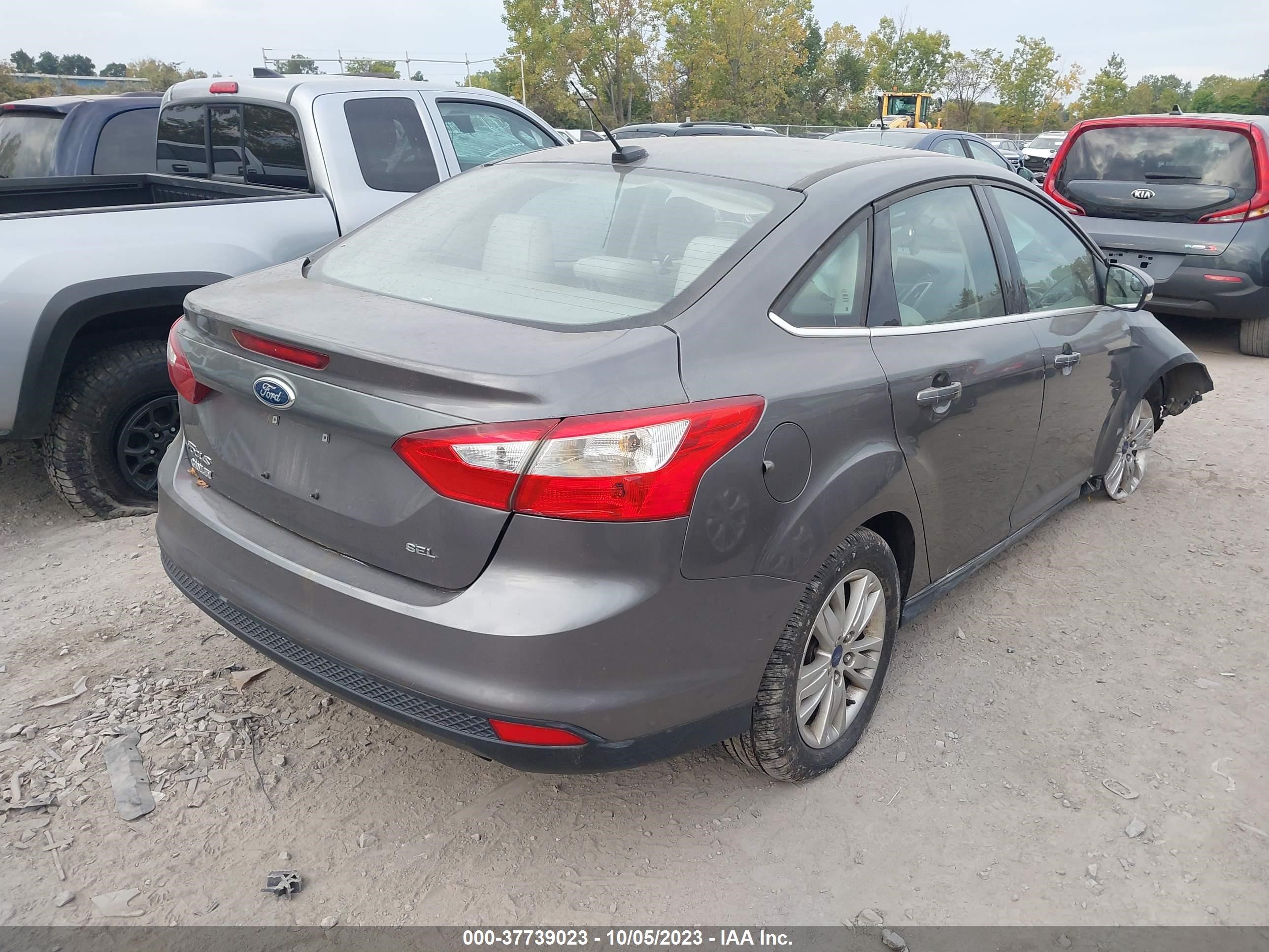 Photo 3 VIN: 1FAHP3H2XCL214394 - FORD FOCUS 