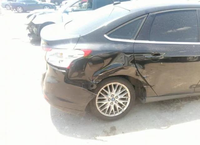 Photo 5 VIN: 1FAHP3H2XCL303494 - FORD FOCUS 