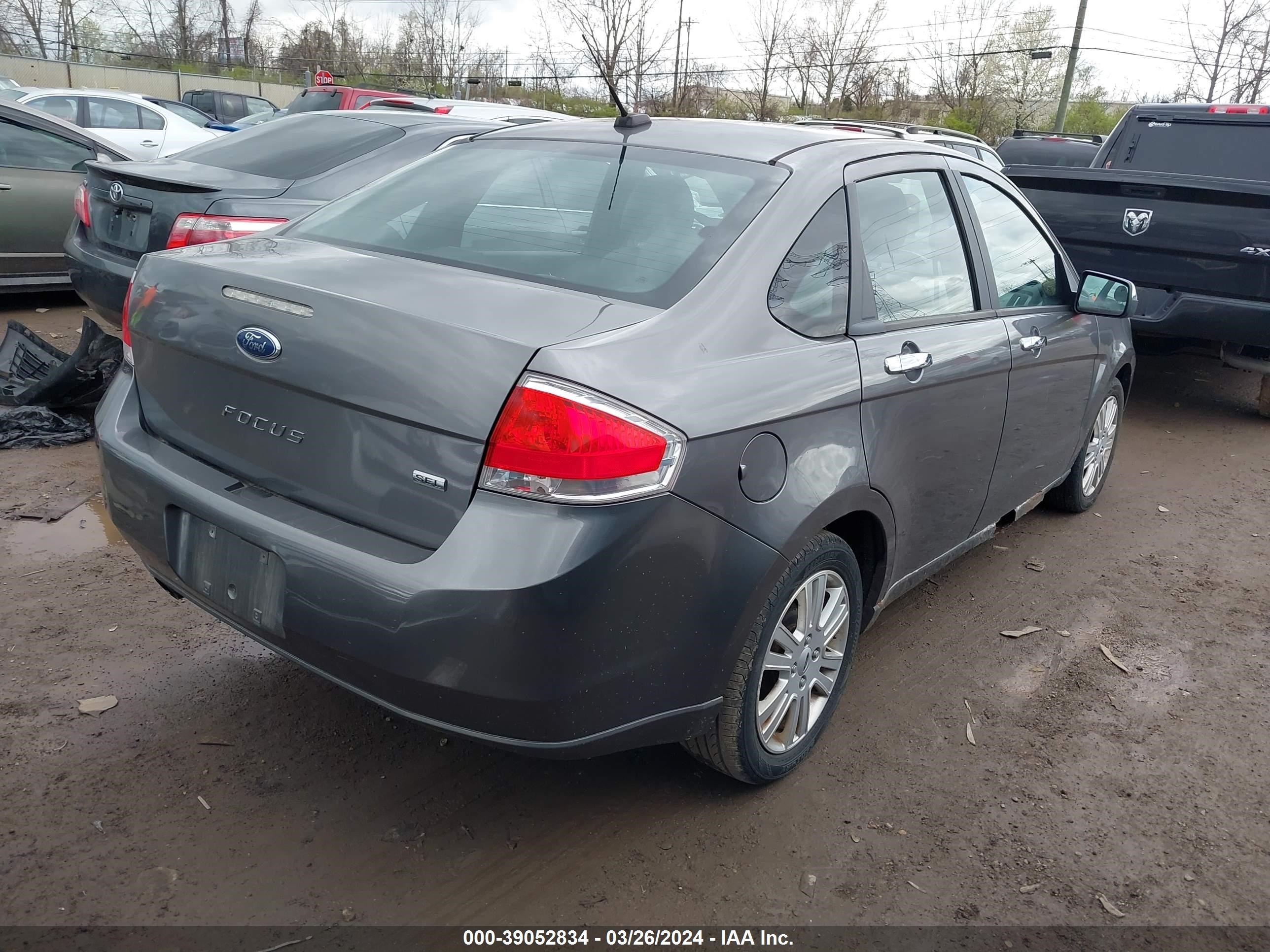 Photo 3 VIN: 1FAHP3HNXAGW23821 - FORD FOCUS 