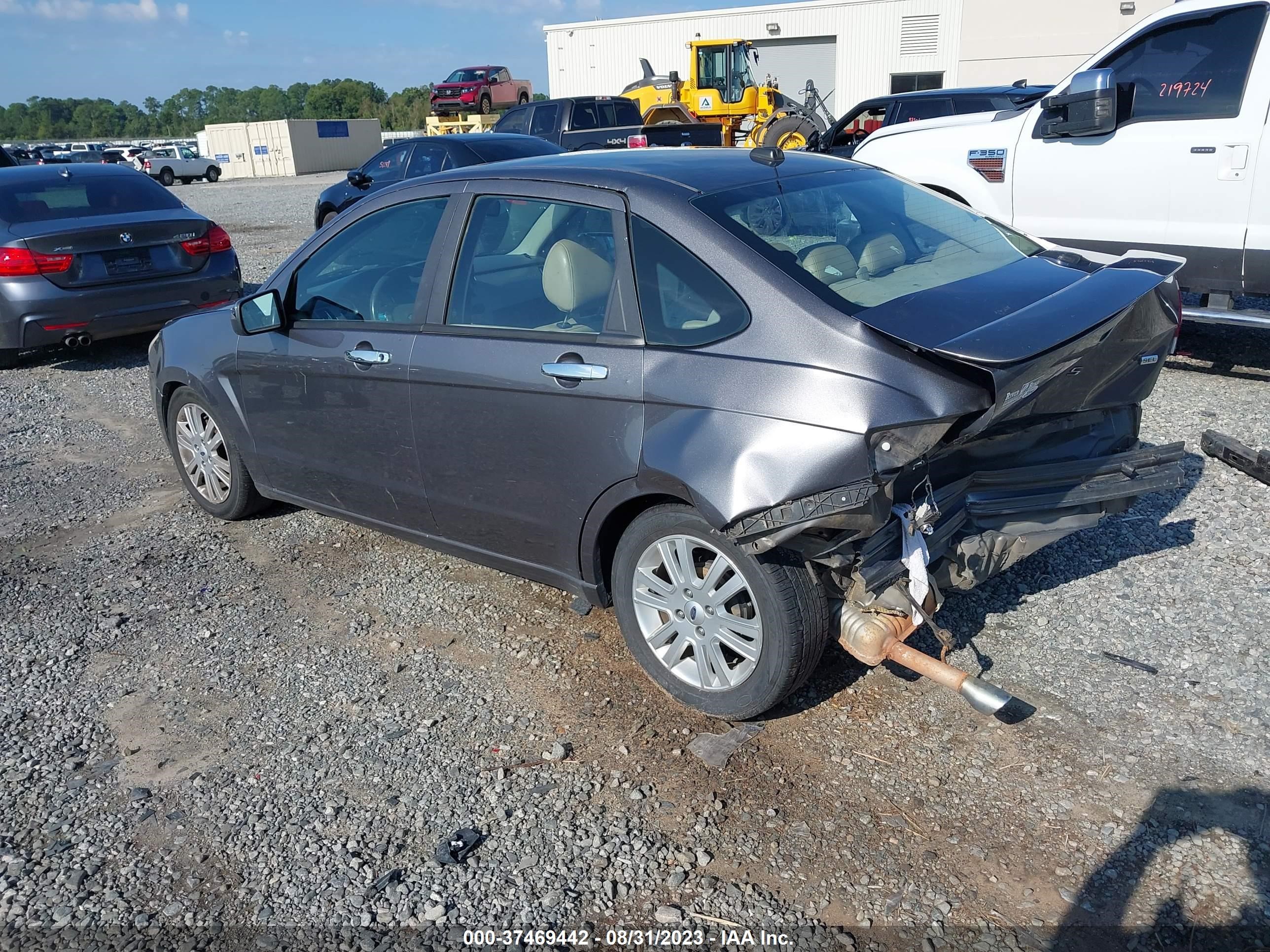 Photo 2 VIN: 1FAHP3HNXAW255923 - FORD FOCUS 