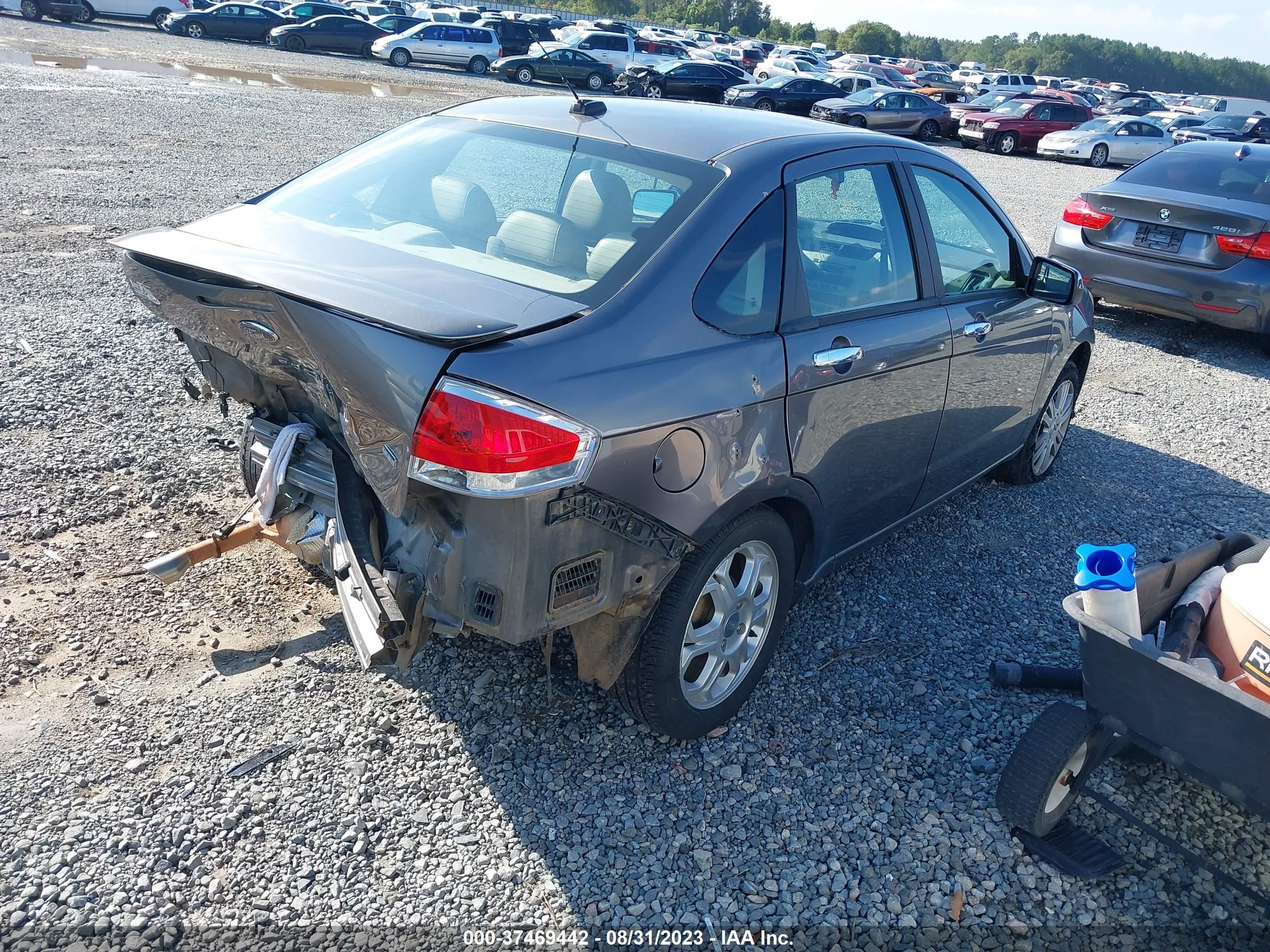 Photo 3 VIN: 1FAHP3HNXAW255923 - FORD FOCUS 