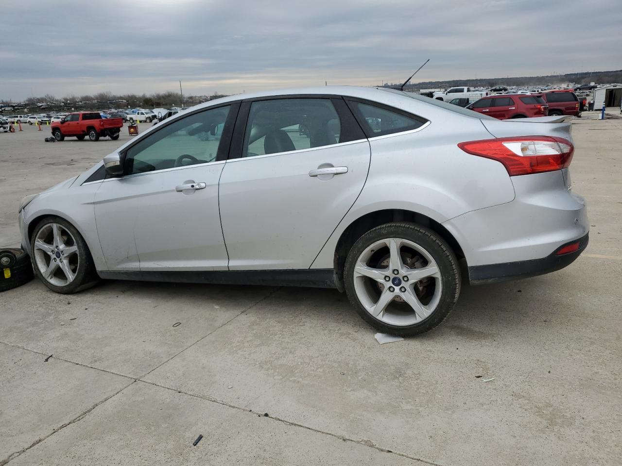 Photo 1 VIN: 1FAHP3J21CL475200 - FORD FOCUS 