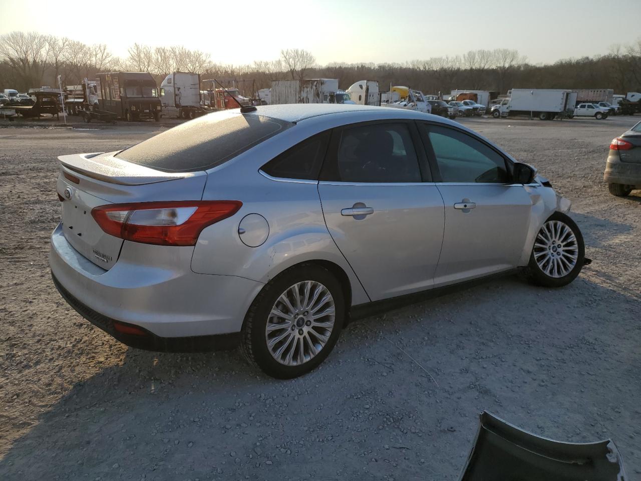 Photo 2 VIN: 1FAHP3J24CL476454 - FORD FOCUS 