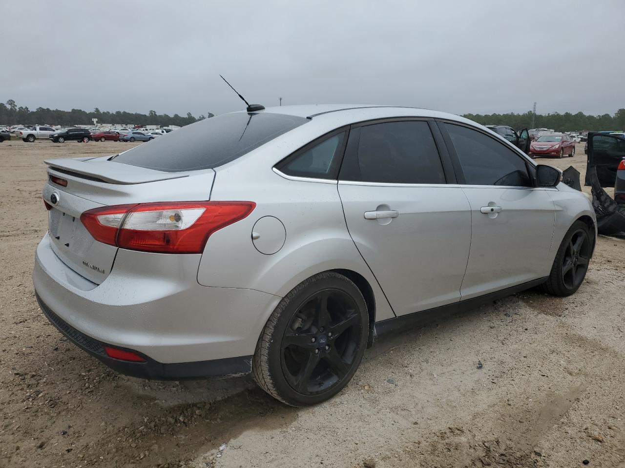 Photo 2 VIN: 1FAHP3J26CL361824 - FORD FOCUS 