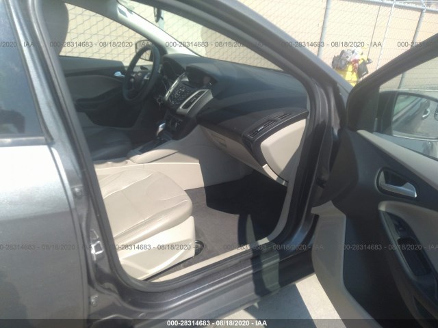 Photo 4 VIN: 1FAHP3K20CL273947 - FORD FOCUS 