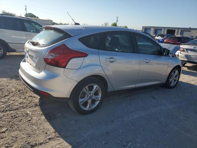 Photo 2 VIN: 1FAHP3K20CL301164 - FORD FOCUS SE 