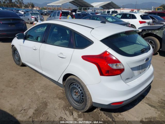 Photo 2 VIN: 1FAHP3K21CL273973 - FORD FOCUS 