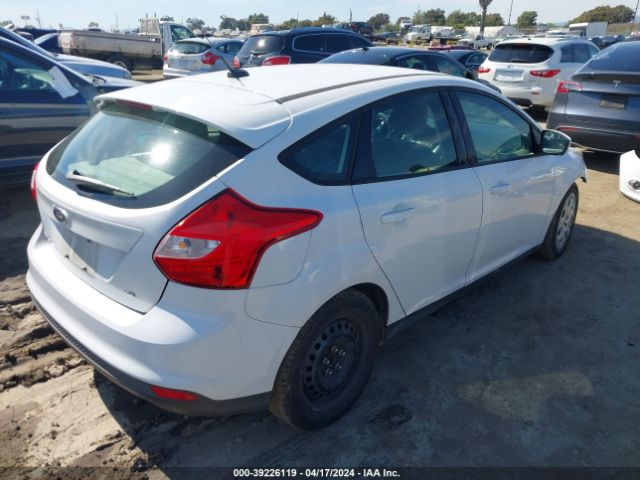 Photo 3 VIN: 1FAHP3K21CL273973 - FORD FOCUS 