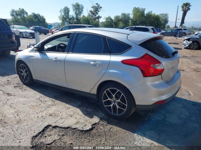 Photo 2 VIN: 1FAHP3K21CL415805 - FORD FOCUS 