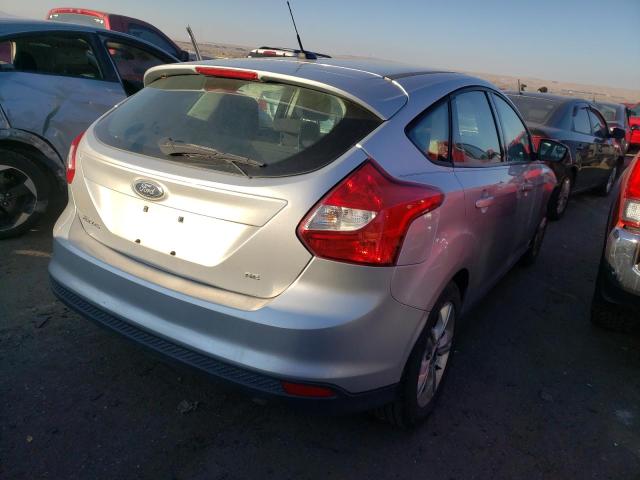 Photo 3 VIN: 1FAHP3K22CL187734 - FORD FOCUS SE 