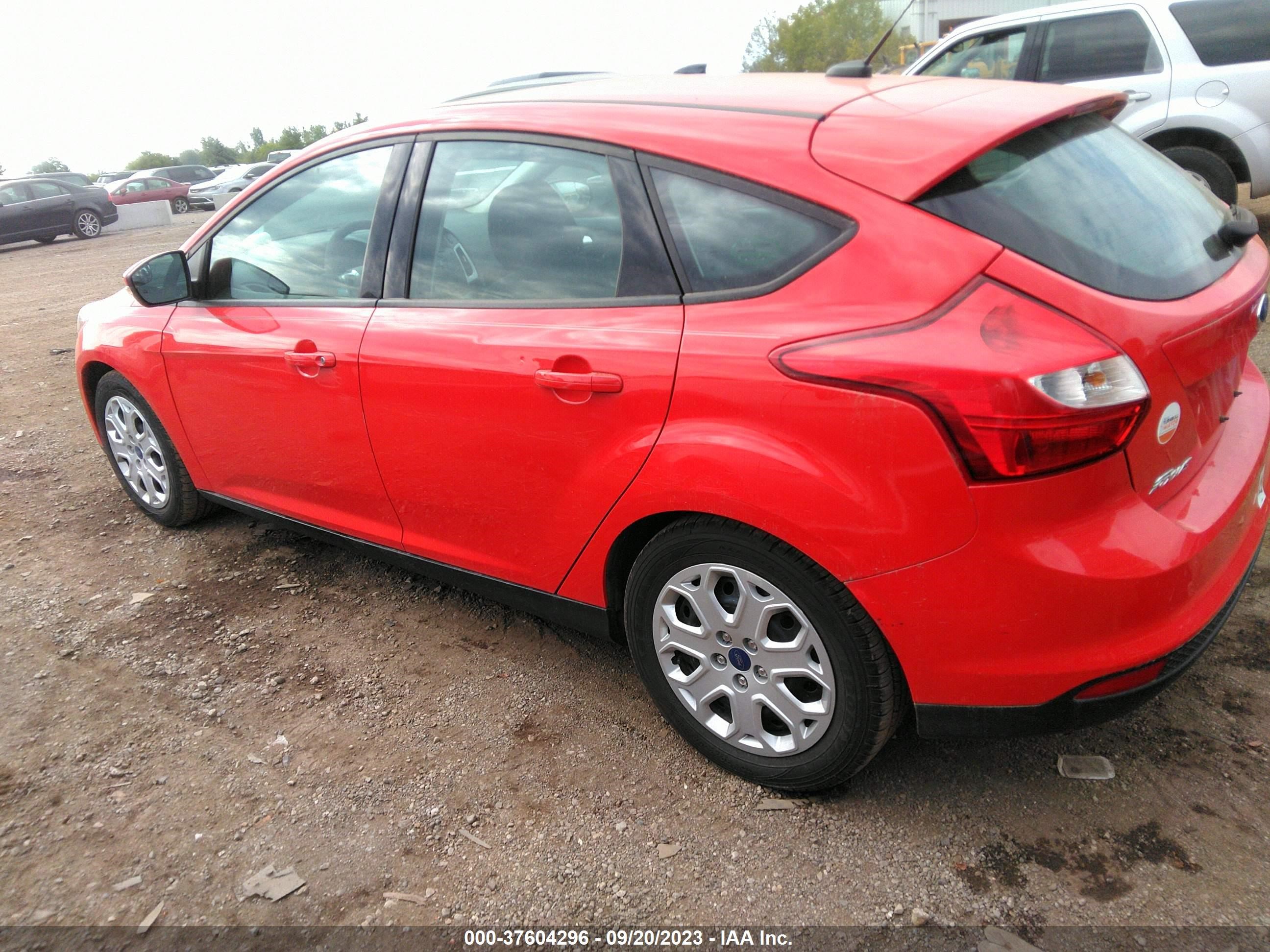 Photo 2 VIN: 1FAHP3K22CL465337 - FORD FOCUS 