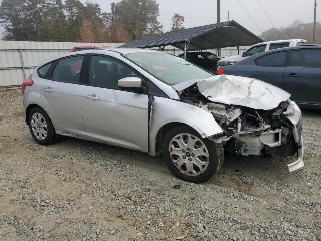 Photo 3 VIN: 1FAHP3K23CL335194 - FORD FOCUS SE 