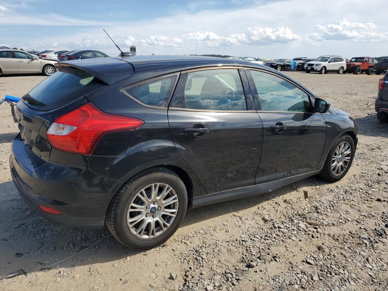 Photo 2 VIN: 1FAHP3K24CL163046 - FORD FOCUS 