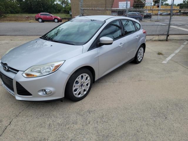 Photo 1 VIN: 1FAHP3K24CL461046 - FORD FOCUS SE 