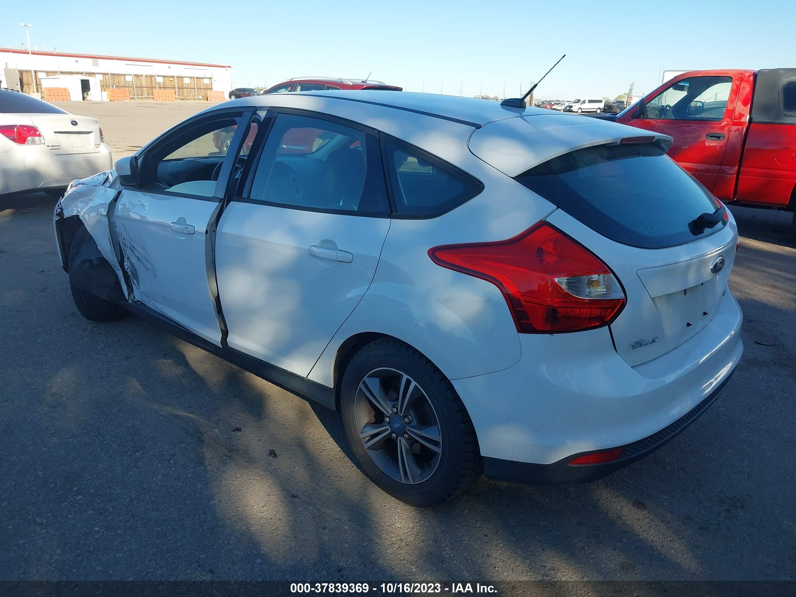 Photo 2 VIN: 1FAHP3K26CL187705 - FORD FOCUS 