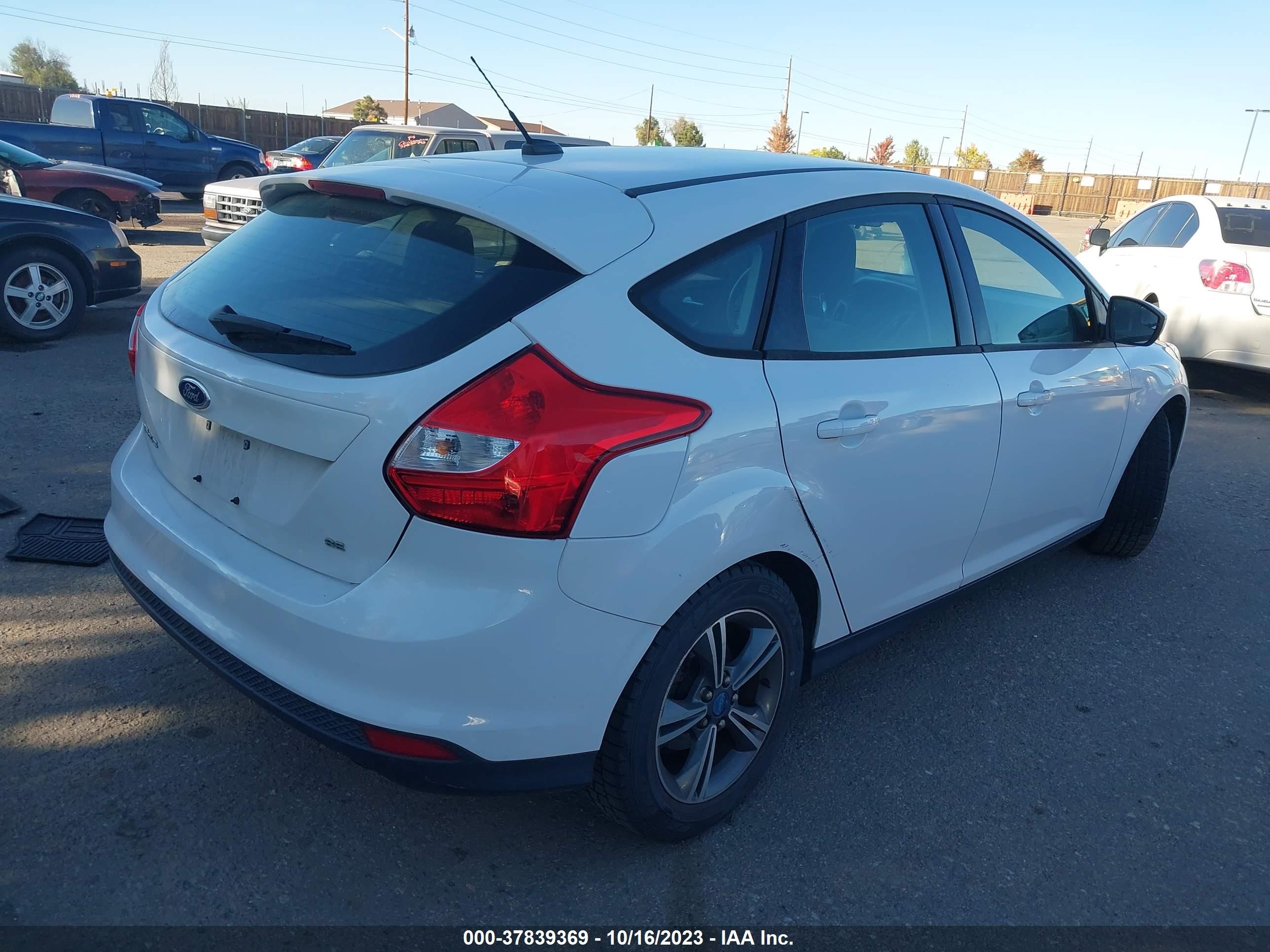 Photo 3 VIN: 1FAHP3K26CL187705 - FORD FOCUS 