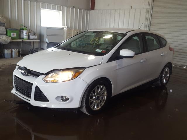 Photo 1 VIN: 1FAHP3K26CL394935 - FORD FOCUS SE 