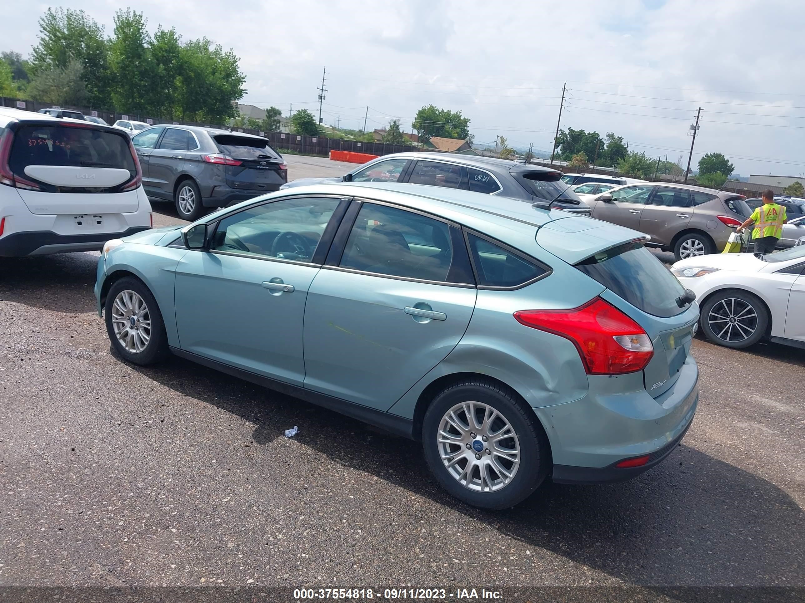 Photo 2 VIN: 1FAHP3K26CL431207 - FORD FOCUS 