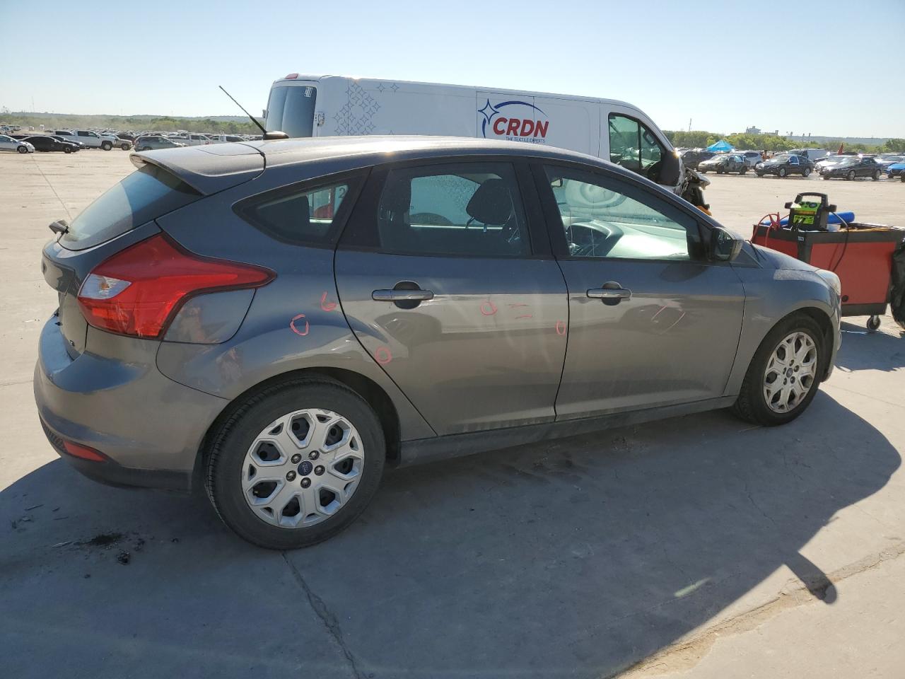 Photo 2 VIN: 1FAHP3K27CL355268 - FORD FOCUS 