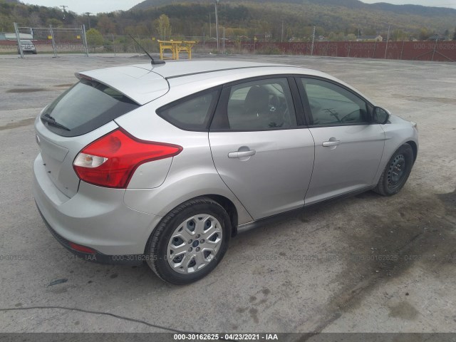 Photo 3 VIN: 1FAHP3K28CL177449 - FORD FOCUS 