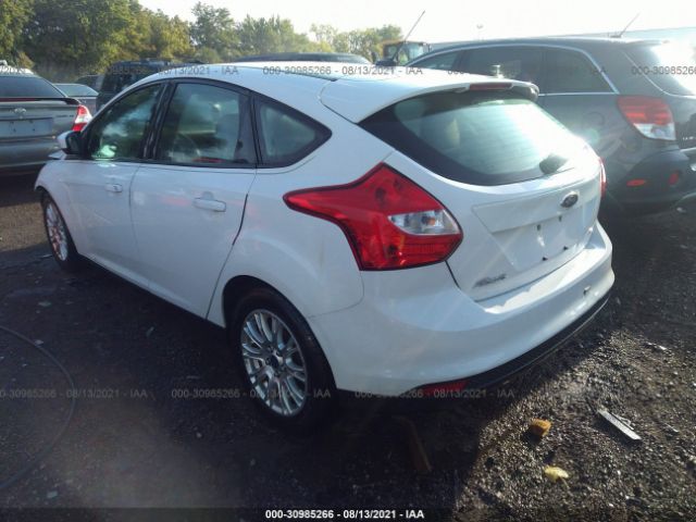 Photo 2 VIN: 1FAHP3K28CL394922 - FORD FOCUS 