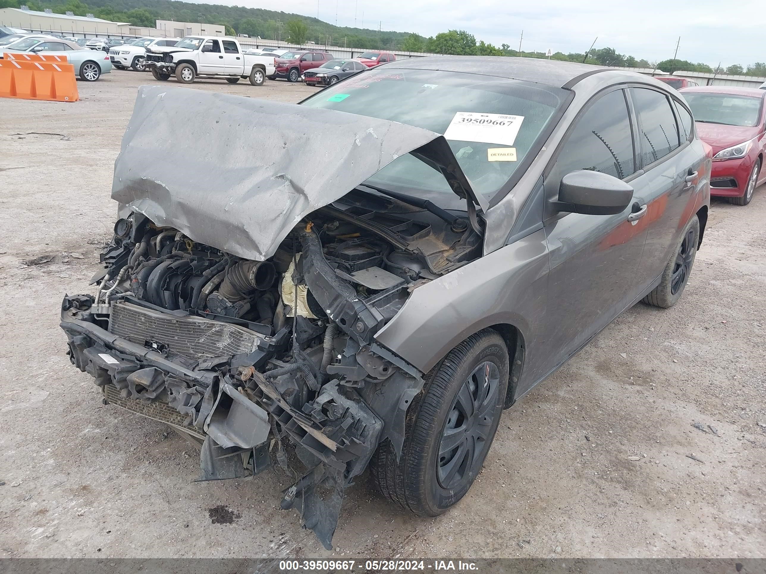 Photo 1 VIN: 1FAHP3K29CL106633 - FORD FOCUS 