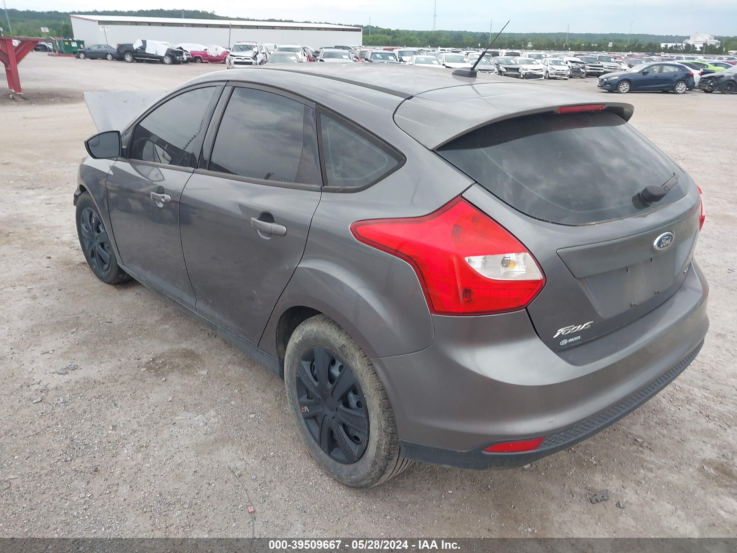 Photo 2 VIN: 1FAHP3K29CL106633 - FORD FOCUS 