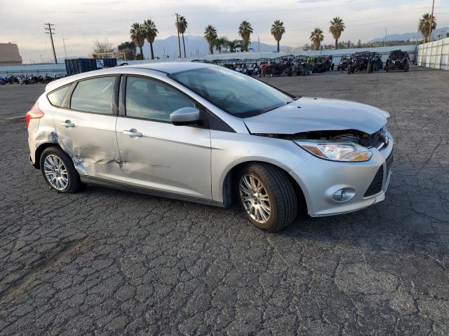 Photo 3 VIN: 1FAHP3K29CL368135 - FORD FOCUS SE 