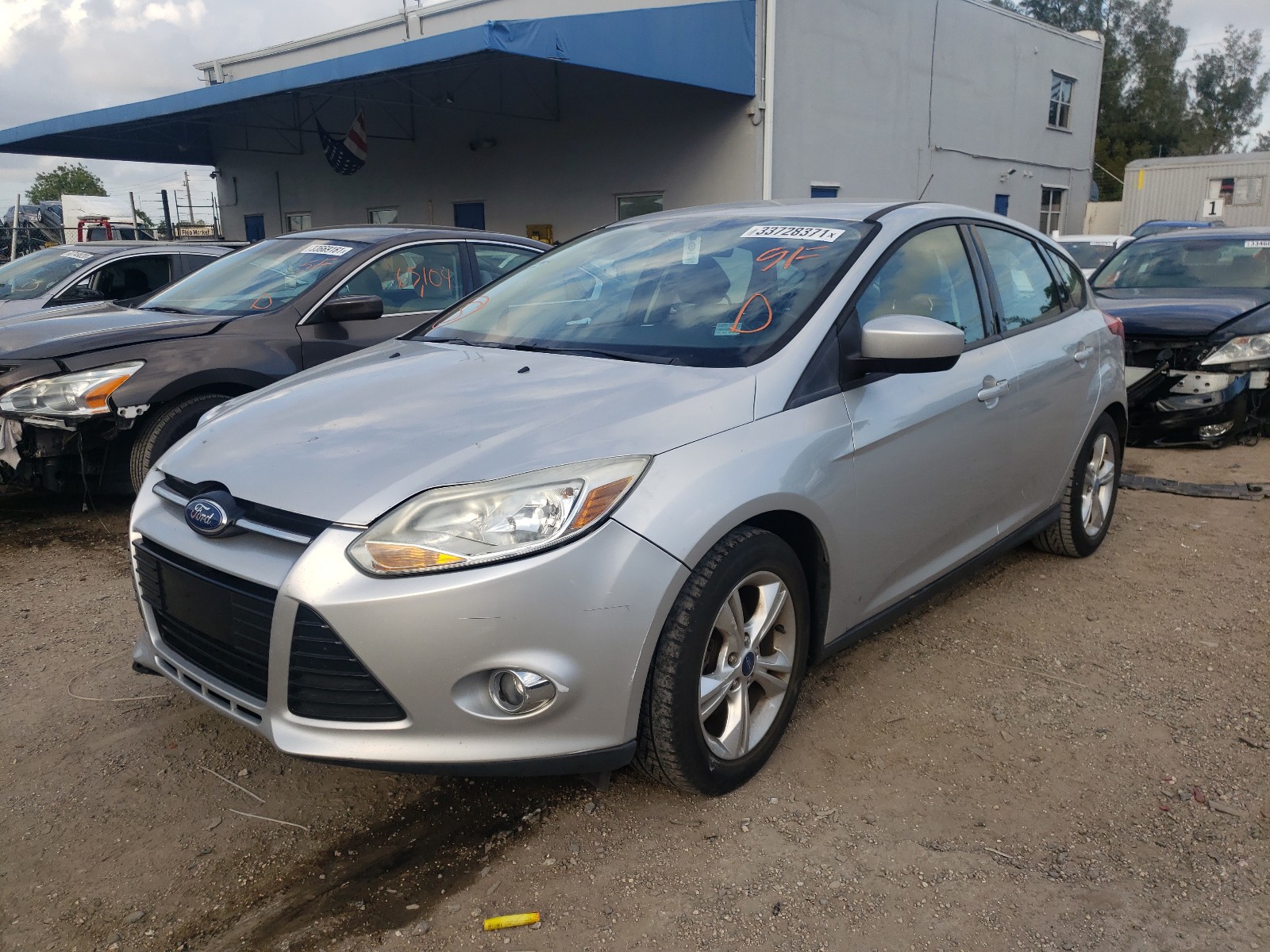 Photo 1 VIN: 1FAHP3K2XCL166551 - FORD FOCUS SE 