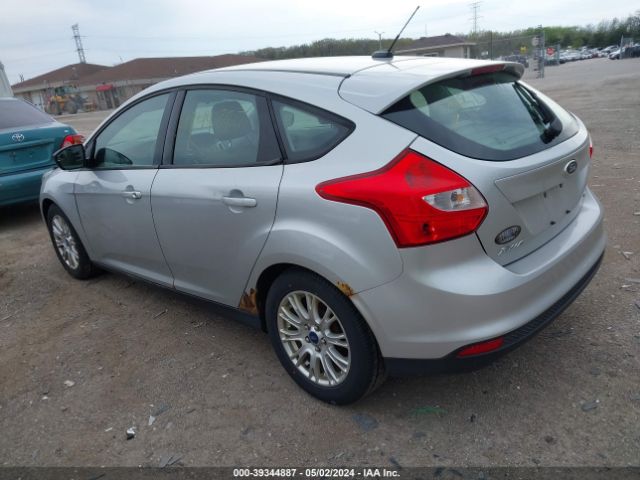 Photo 2 VIN: 1FAHP3K2XCL186153 - FORD FOCUS 