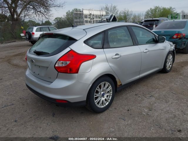 Photo 3 VIN: 1FAHP3K2XCL186153 - FORD FOCUS 