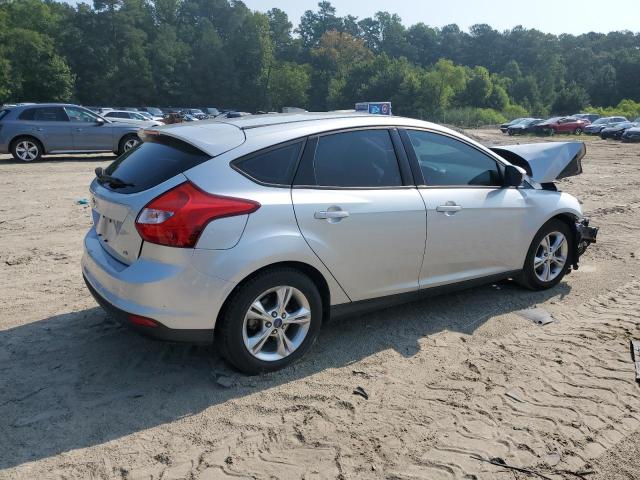 Photo 2 VIN: 1FAHP3K2XCL312673 - FORD FOCUS SE 