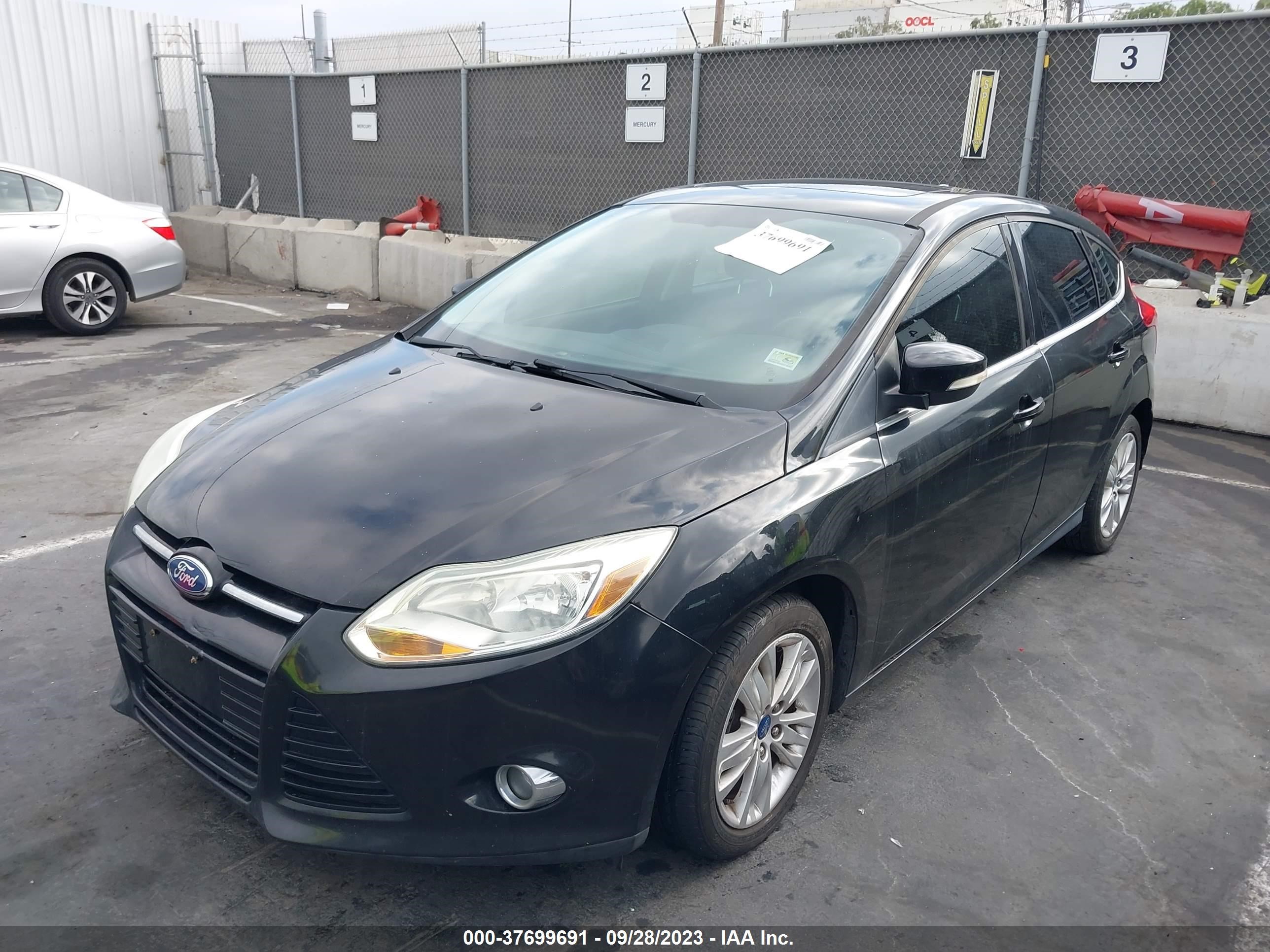 Photo 1 VIN: 1FAHP3M20CL105156 - FORD FOCUS 