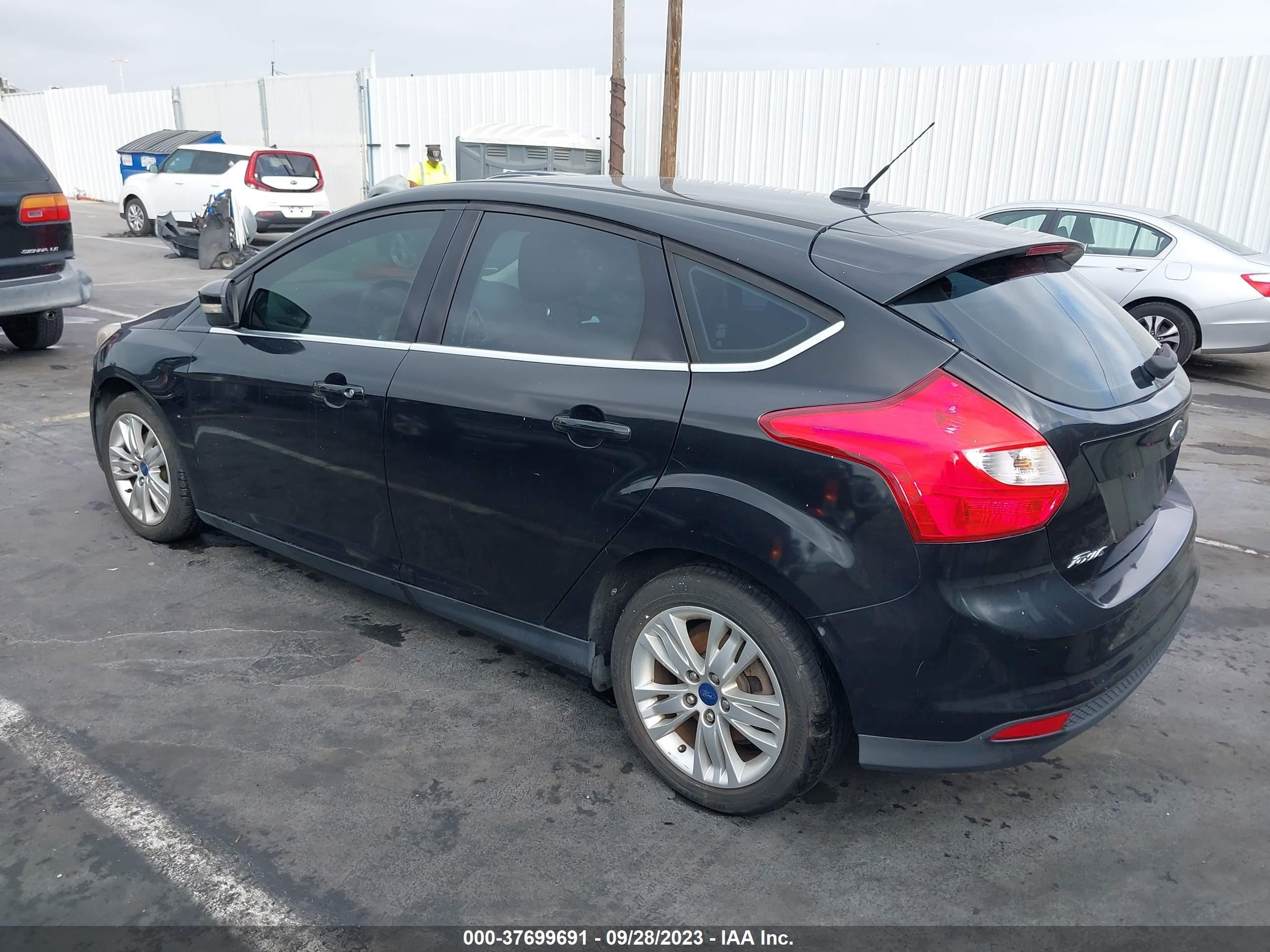 Photo 2 VIN: 1FAHP3M20CL105156 - FORD FOCUS 