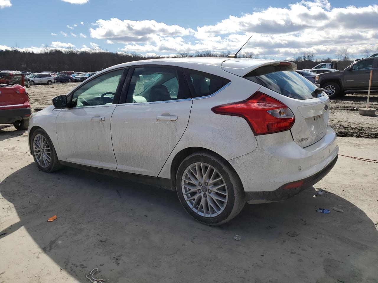 Photo 1 VIN: 1FAHP3M25CL479813 - FORD FOCUS 