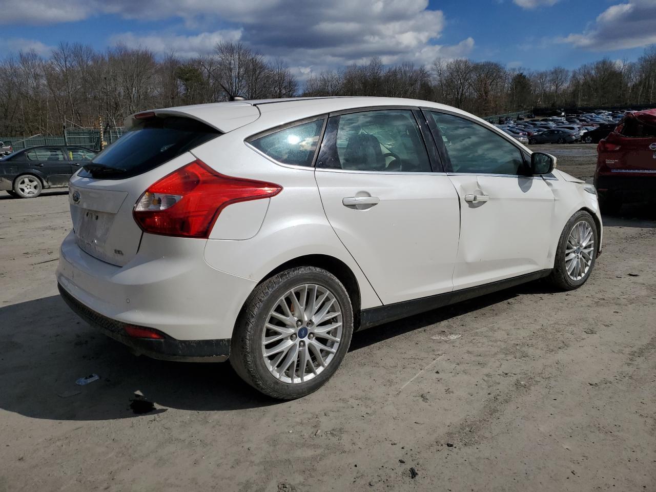 Photo 2 VIN: 1FAHP3M25CL479813 - FORD FOCUS 