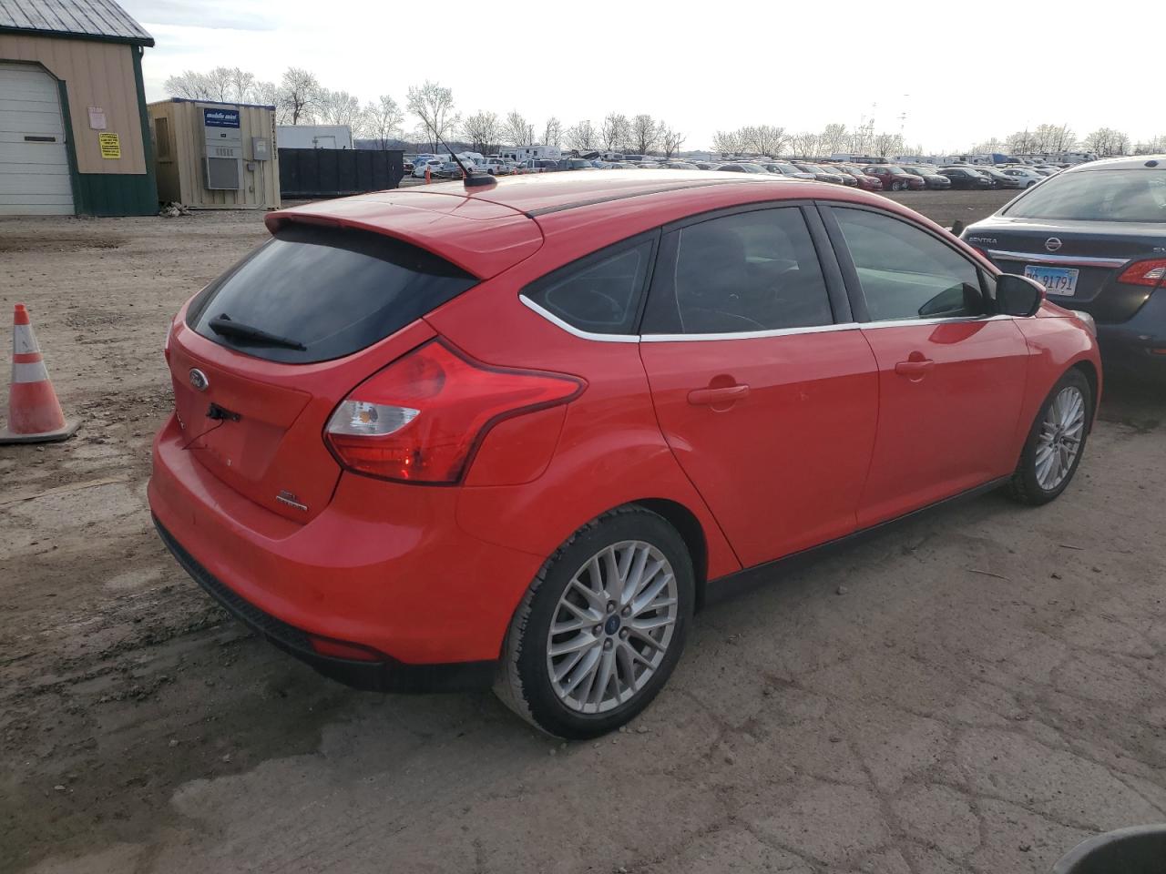 Photo 2 VIN: 1FAHP3M27CL469672 - FORD FOCUS 