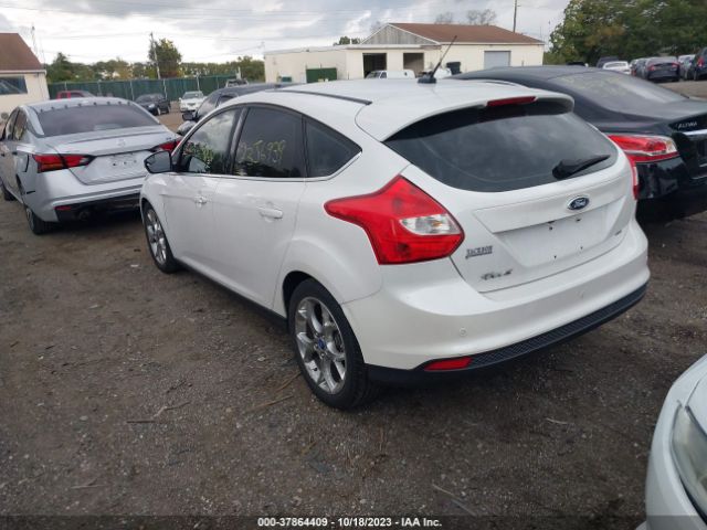 Photo 2 VIN: 1FAHP3M29CL183046 - FORD FOCUS 