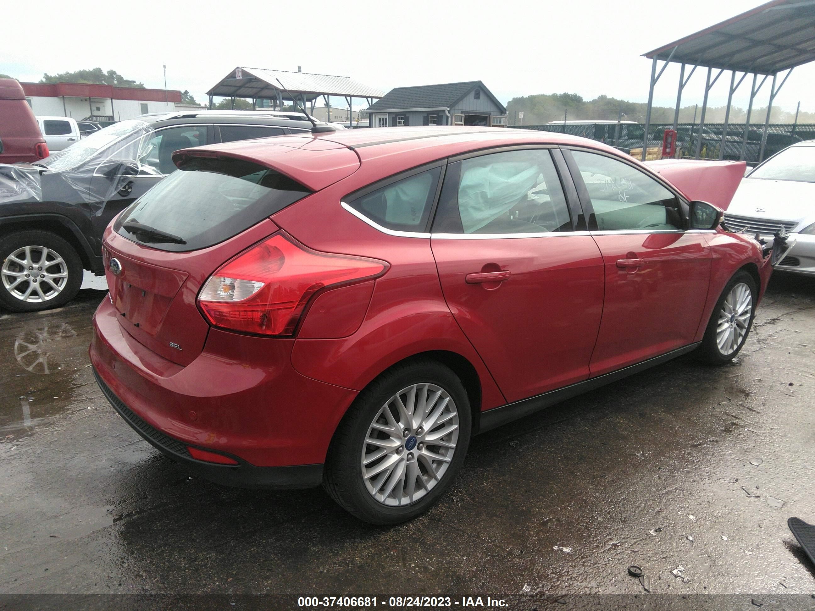 Photo 3 VIN: 1FAHP3M29CL233993 - FORD FOCUS 