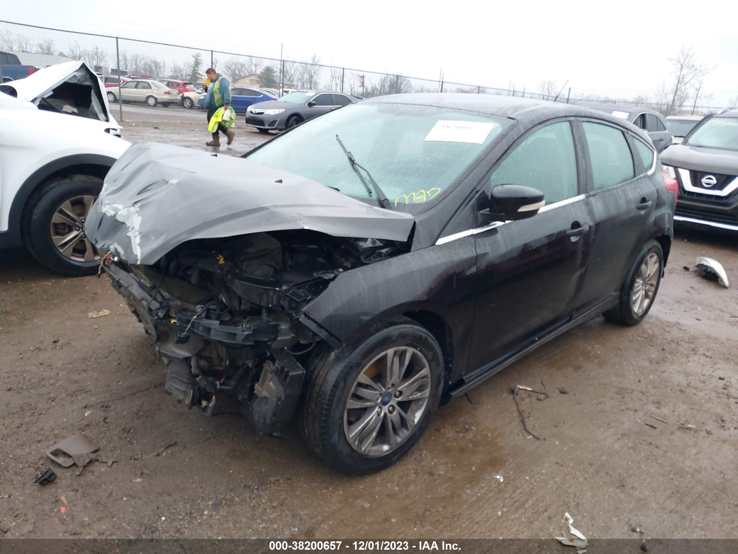 Photo 1 VIN: 1FAHP3M29CL436768 - FORD FOCUS 