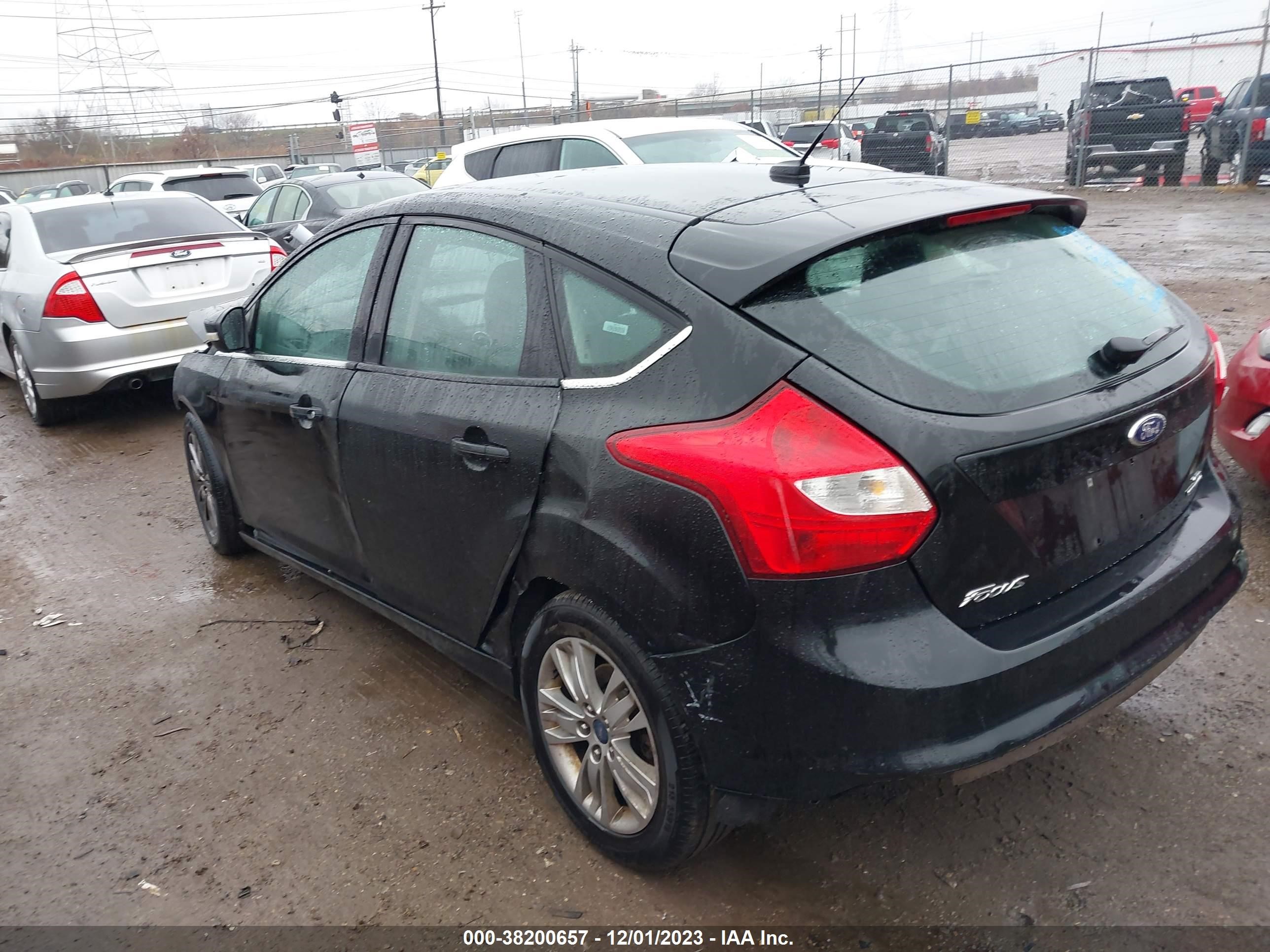 Photo 2 VIN: 1FAHP3M29CL436768 - FORD FOCUS 