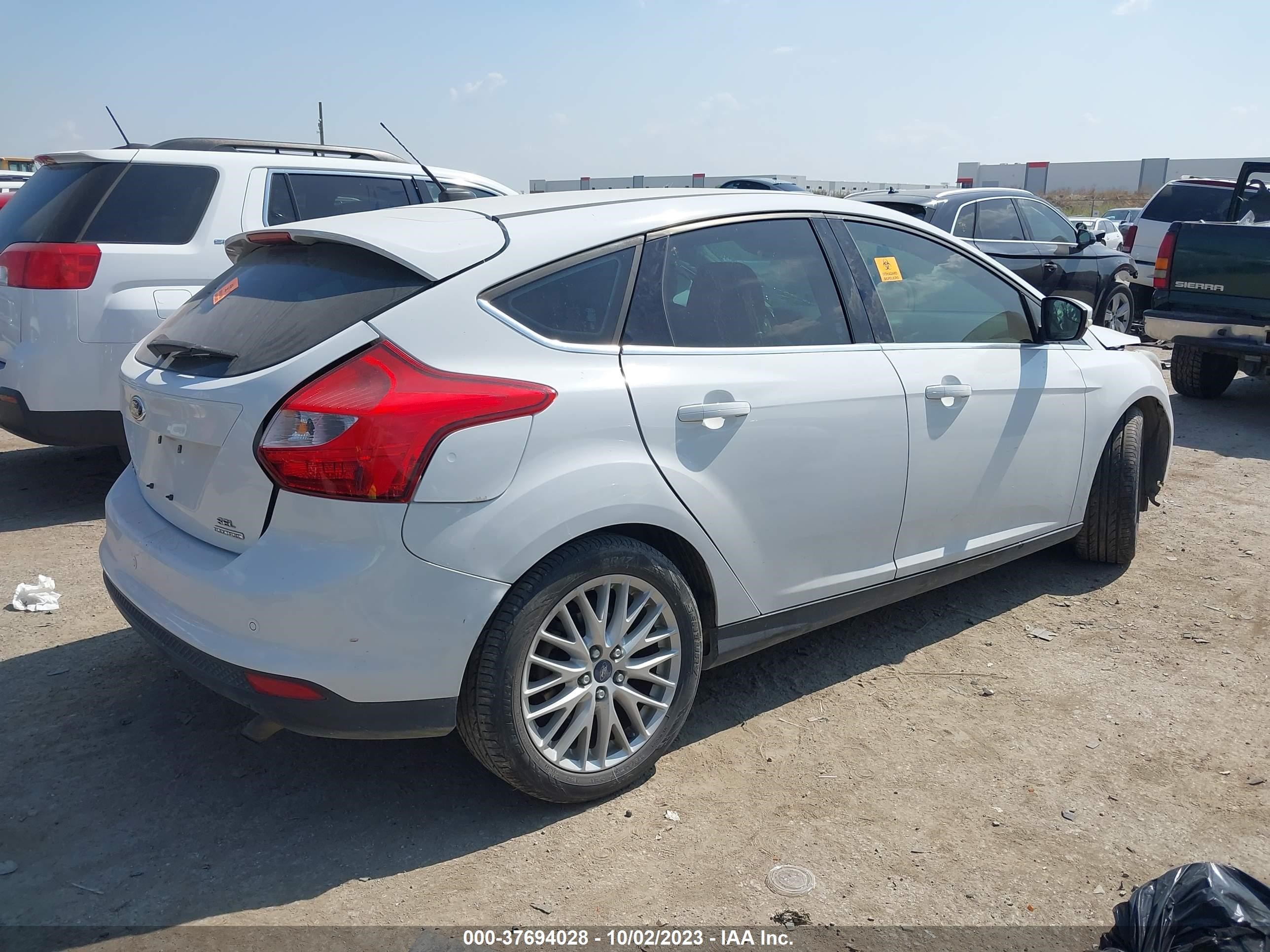 Photo 3 VIN: 1FAHP3M29CL466191 - FORD FOCUS 