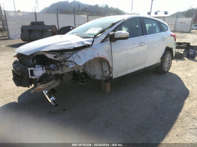 Photo 1 VIN: 1FAHP3M2XCL469116 - FORD FOCUS 